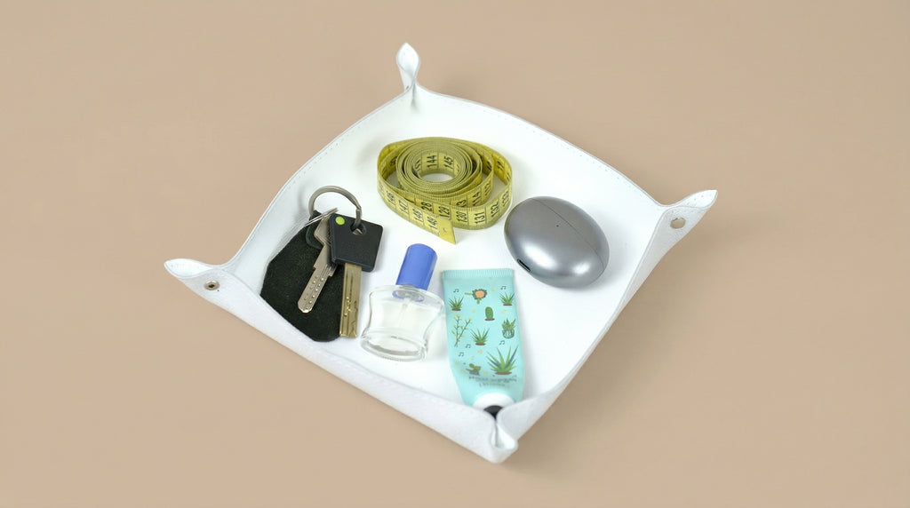 Leather pocket emptyer