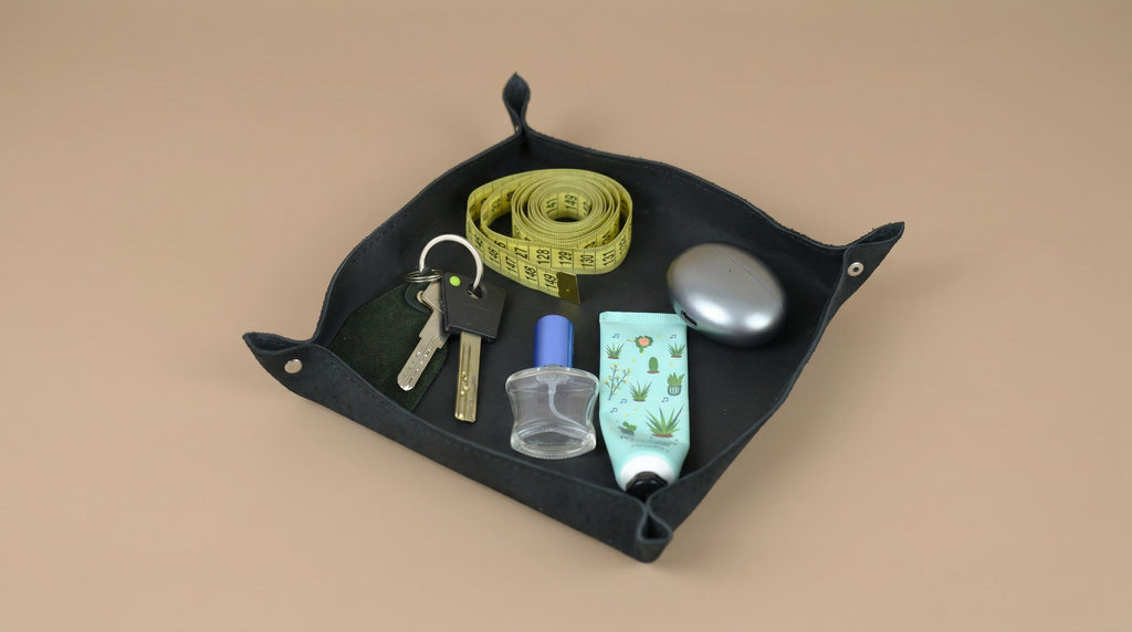 Leather pocket emptyer