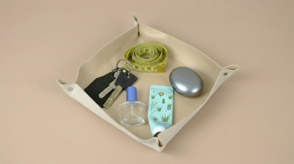 Leather pocket emptyer