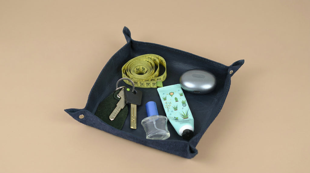 Leather pocket emptyer